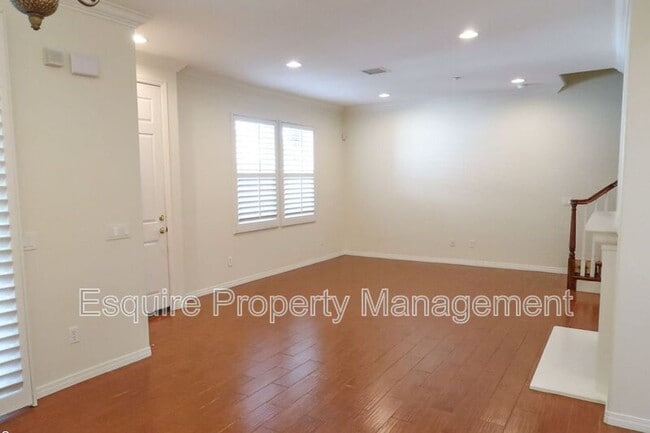 Building Photo - 232 Lightwood St