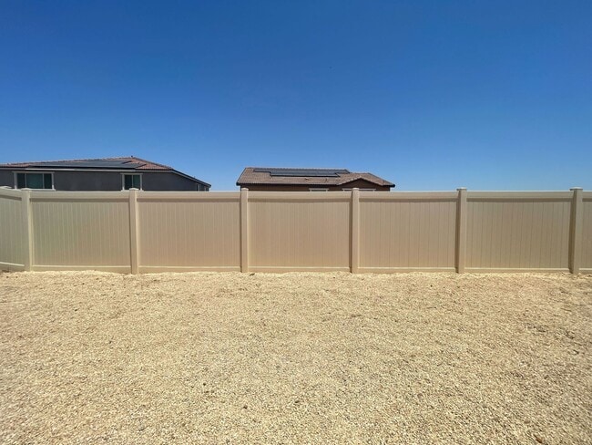 Building Photo - Comfortable & Convenient Living in the Hea...