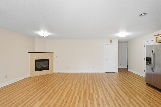 Photo - 17138-17146 NE Oregon St Apartment