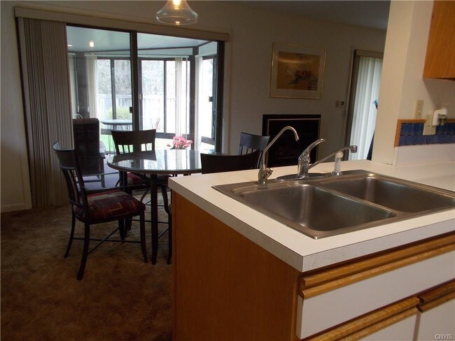 Foto del edificio - 47 Lake View Dr