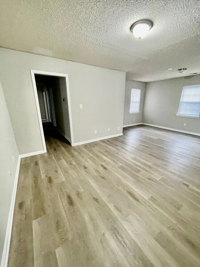 Foto del edificio - Welcome to this charming 3-bedroom, 2-bathroom home located in the vibrant city of Charlotte, NC.