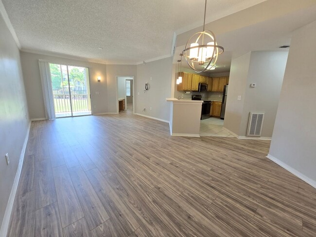 Building Photo - Luxury 1BR/1BA Condo with Fabulous Views i...