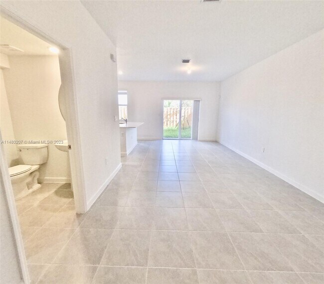 Foto del edificio - 12517 NW 23rd Ave