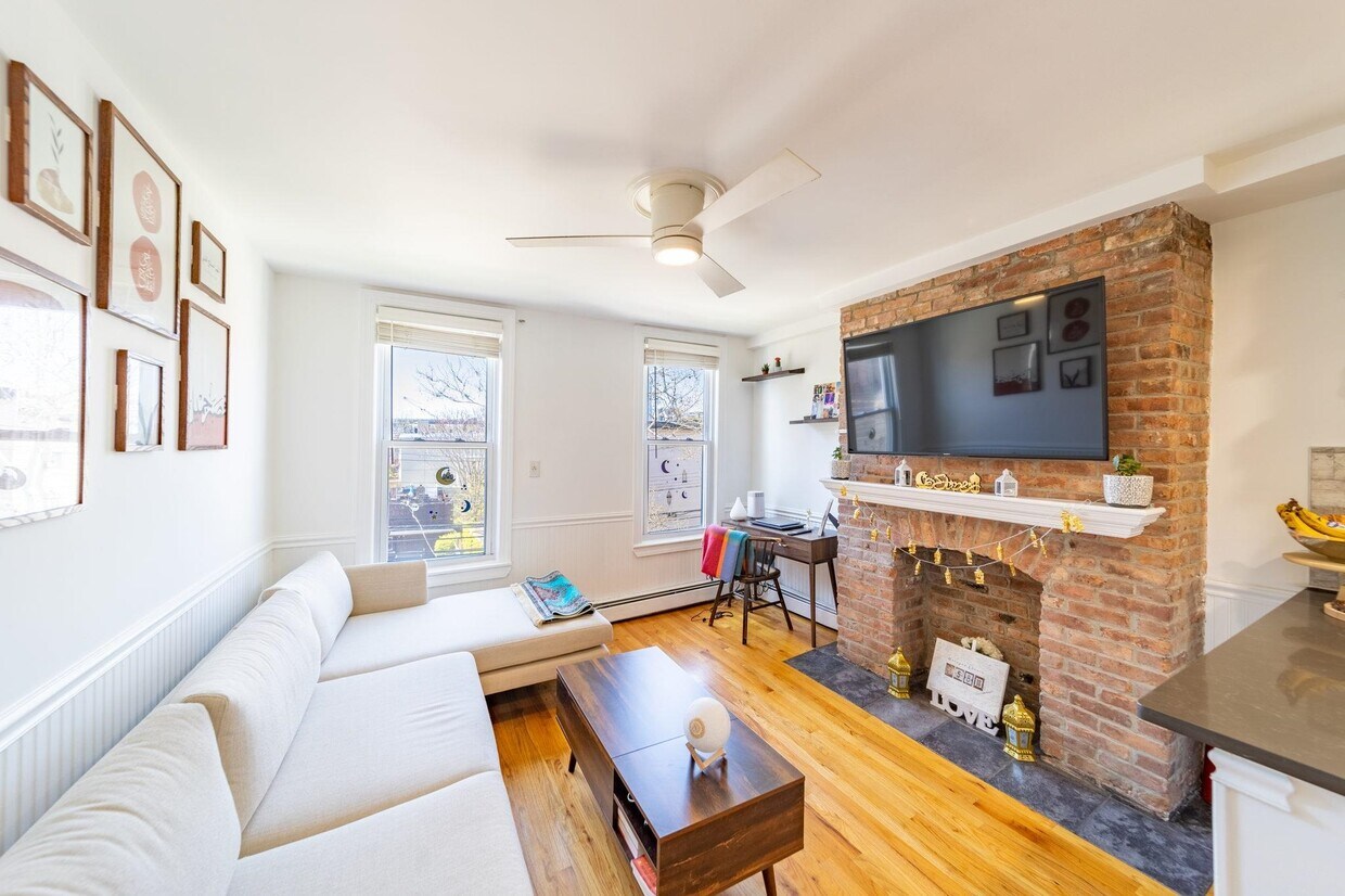 Foto principal - 466 Monmouth St