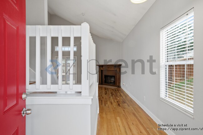 Foto del edificio - 2236 Raven Cir