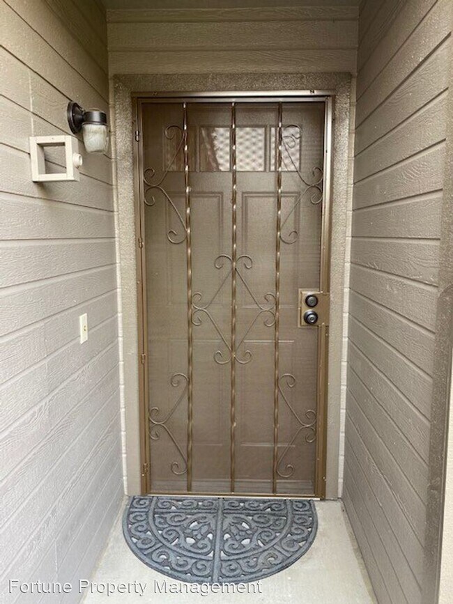 Foto del edificio - 3 br, 2 bath House - 2410 W. Elowin Ave.