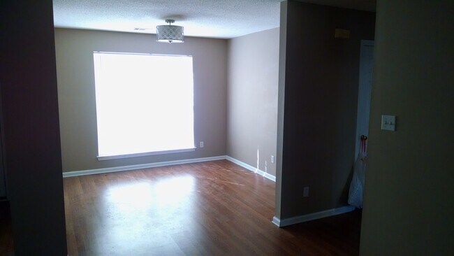Building Photo - 208 Cassidy Way
