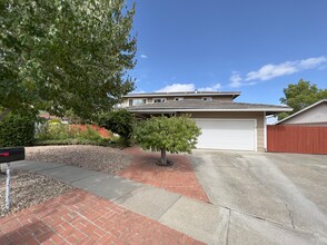 Building Photo - 3518 Twin Oaks Ct