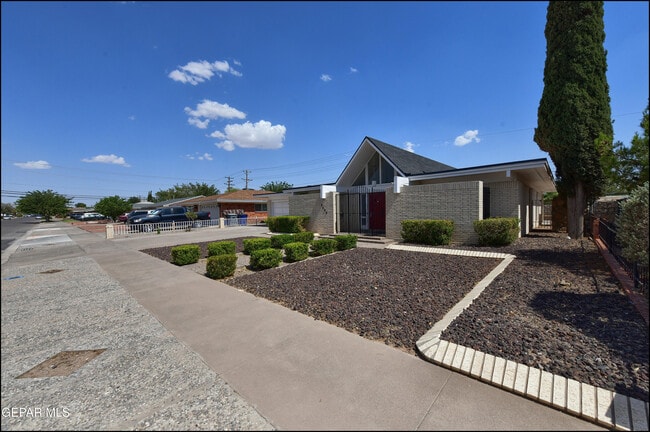 Building Photo - 8400 Parkland Dr