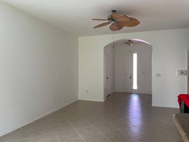 Building Photo - 6028 Seminole Gardens Cir