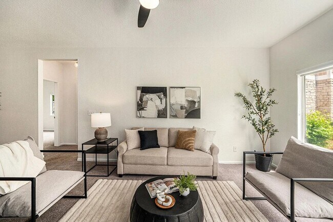 Foto del edificio - Enjoy modern living in this 3/2 condo. Great location, pool, clubhouse and fitness center