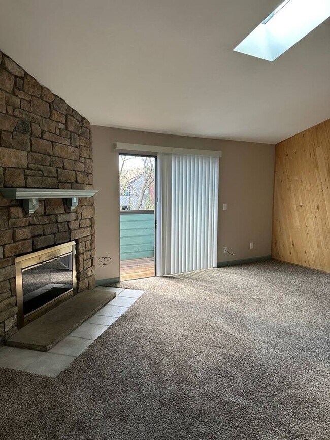 Foto del edificio - Charming 2BR Townhome in Aurora
