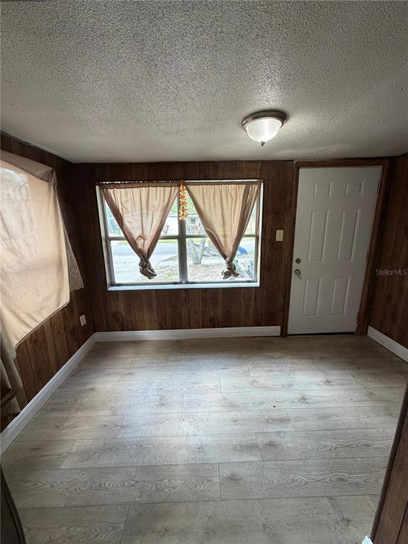 Foto del edificio - 443 McFall Ave