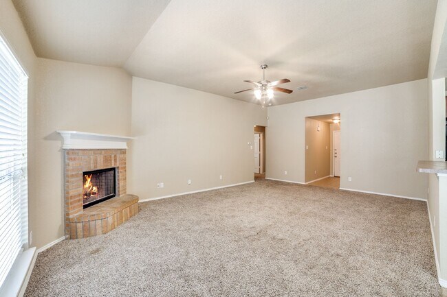 Foto del edificio - 4 Bed/2 Bath Hummingbird Estates Subdivision
