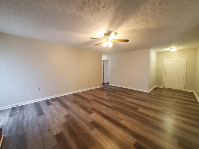 Building Photo - 6600 Bluffview Dr