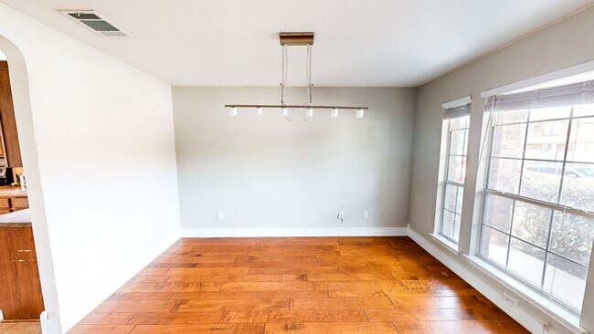 Building Photo - Highly sought House Creek North Subdivisio...