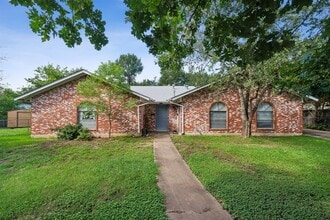 Building Photo - 4713 Sagebrush Trail