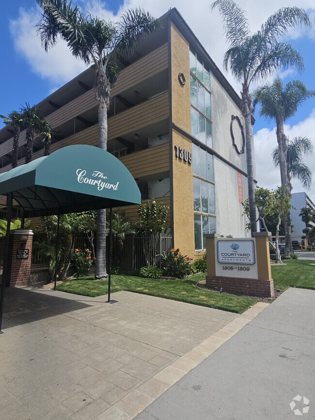 Building Photo - Courtyard Apartments