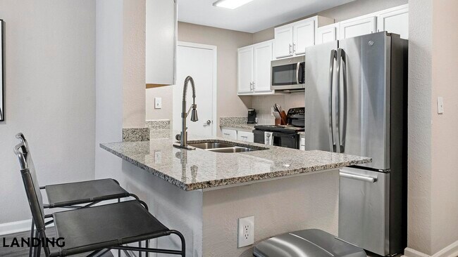 Foto del edificio - 8100 Palisades Cir