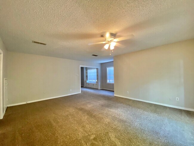 Building Photo - PRE LEASING NOW - AVAILABLE 7/14