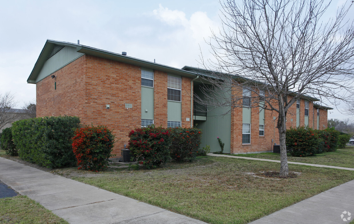 Primary Photo - Ivy Terrace Apartments