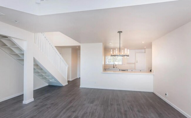 Building Photo - 4587 Essex Ct