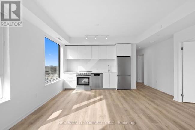 Building Photo - 101-1101 Roehampton Ave