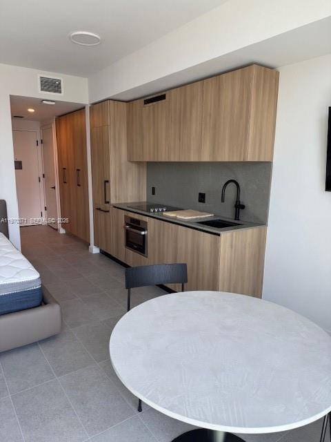 Building Photo - 121 NE 5th St