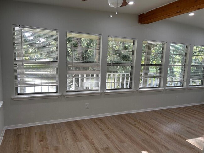 Building Photo - 327 Bayou Rd