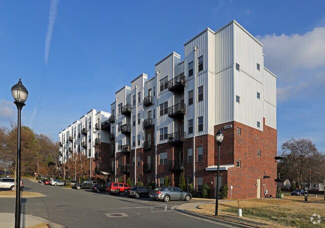 Primary Photo - 2338 Yadkin Ave