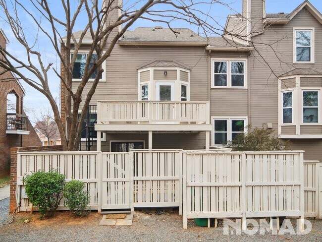 Building Photo - 2 Bedroom Townhome in Charlotte