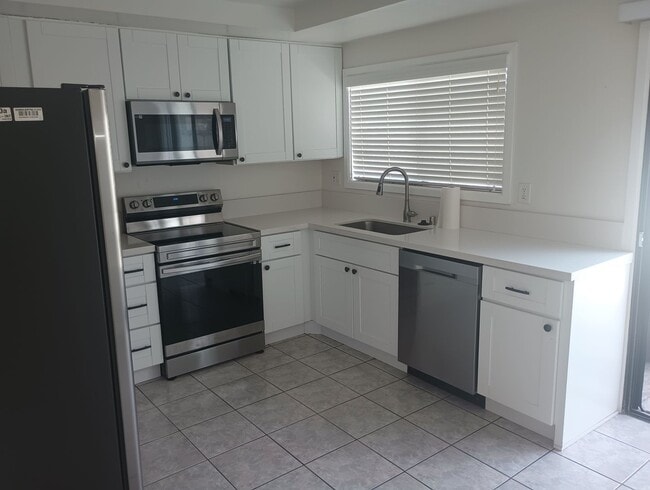 Foto del edificio - 2BR/1.5BA Condo in the heart of Oceanside