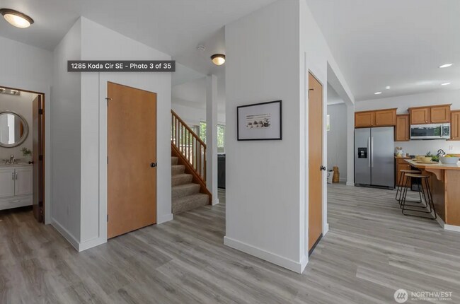 Building Photo - 4 Bed + Bonus Room, 2.5 Bath Home in Coyote Ridge w/ Park Access & Garage!