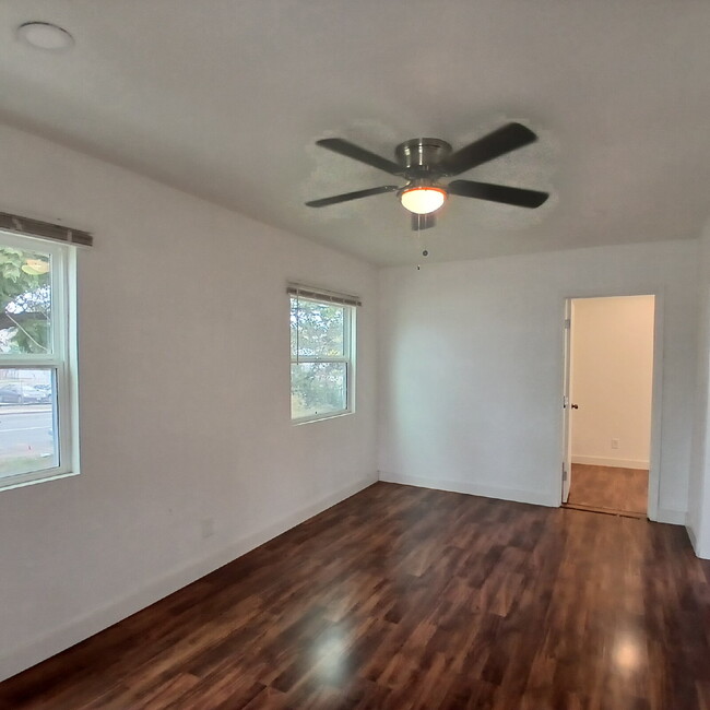 Building Photo - Detached home with large yard