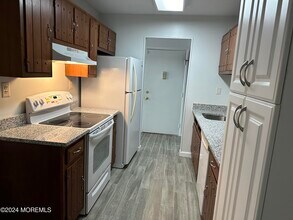 Building Photo - 120 Amberly Dr