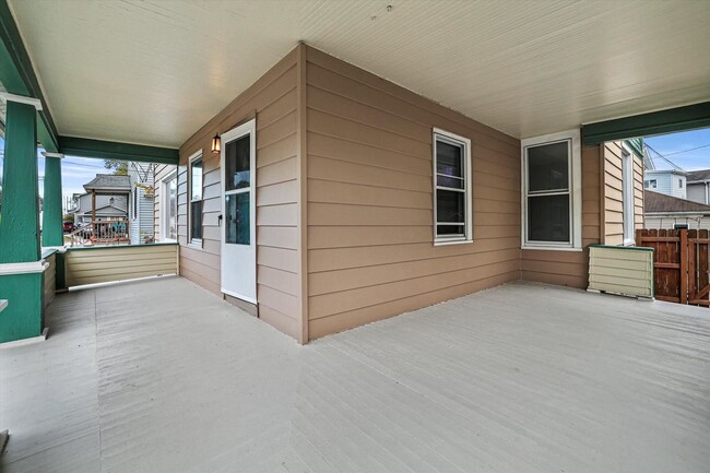 Building Photo - 817 Arcadian Ave