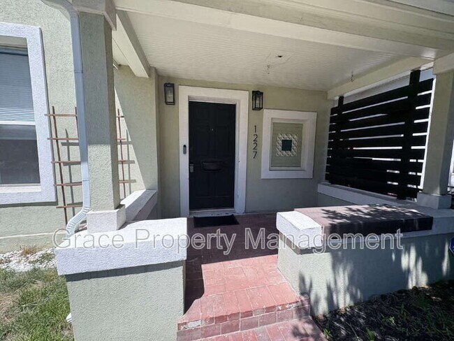 Foto del edificio - 1227 E M.L.K. Jr Blvd