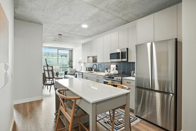 Foto del edificio - 312 N May St