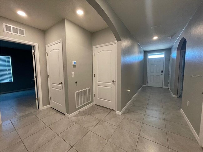 Building Photo - 3307 Summerdale Way