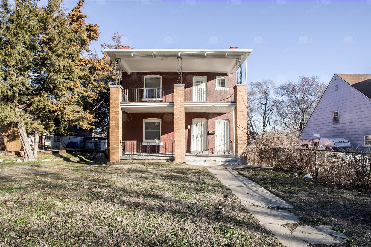 Primary Photo - 3706 E 7 St