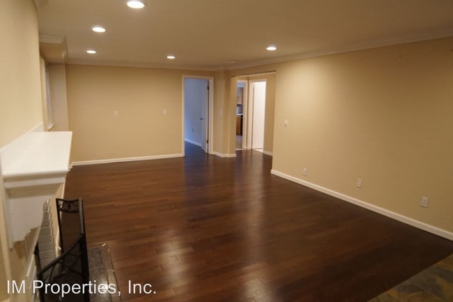 Building Photo - 486 Dewey Blvd