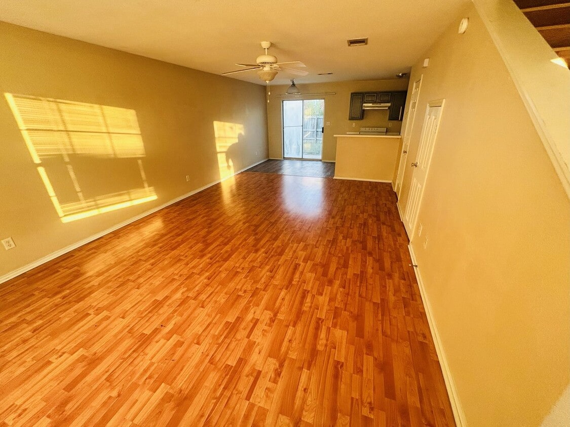 Primary Photo - 3300 Barcelona Dr