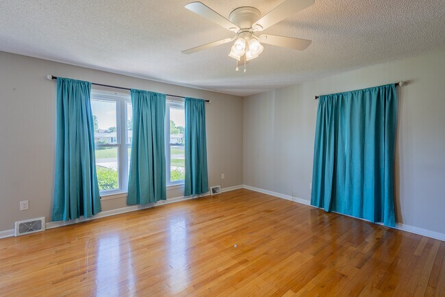 Foto del edificio - 143 Hamilton Acres