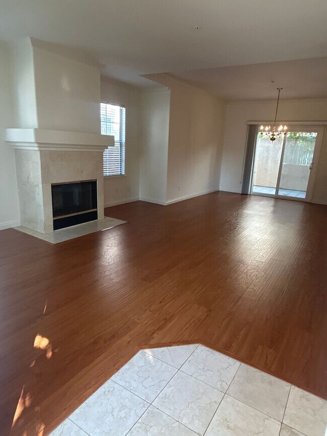 Building Photo - Cozy 2-bedroom Suites Condo in the most de...