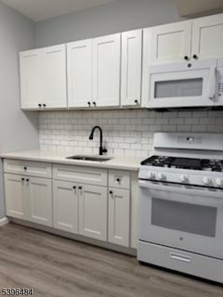 Foto del edificio - 118-120 W 2nd Ave