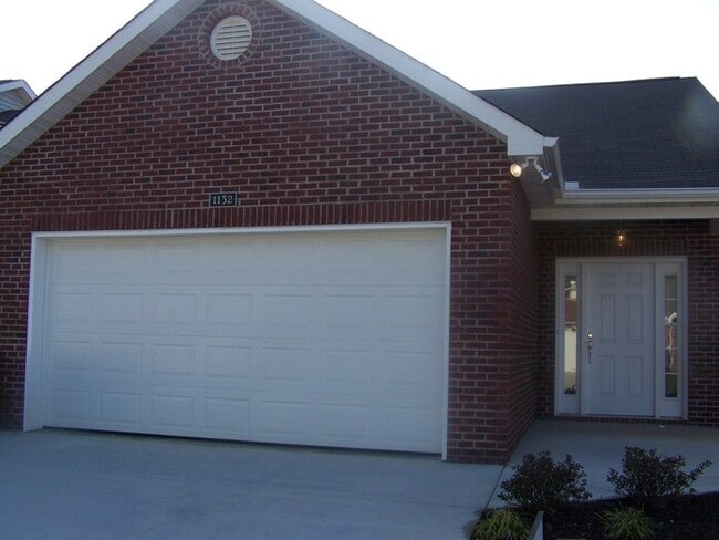 Dream townhouse in the heart of North Knoxville, TN! - Dream townhouse in the heart of North Knoxville, TN!