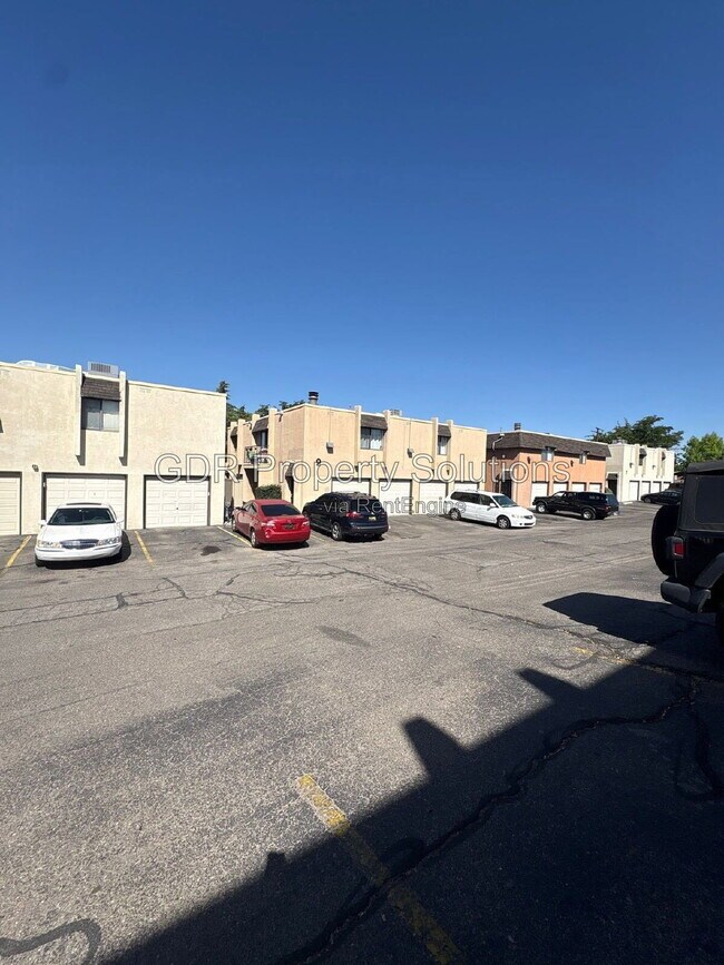 Foto del edificio - 8333 Comanche Rd NE