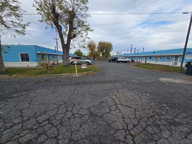 Building Photo - Cozy Studio Apartment Available now!