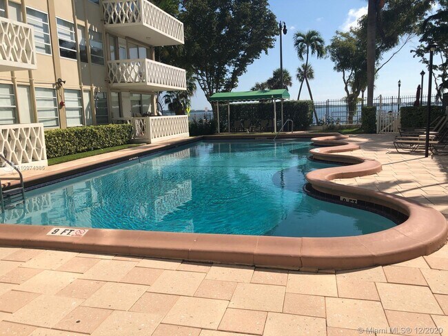 Foto del edificio - 1430 Brickell Bay Dr