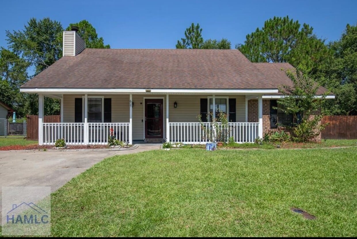 Primary Photo - Charming 3 Bedroom, 2 Bath Home! Enjoy a c...